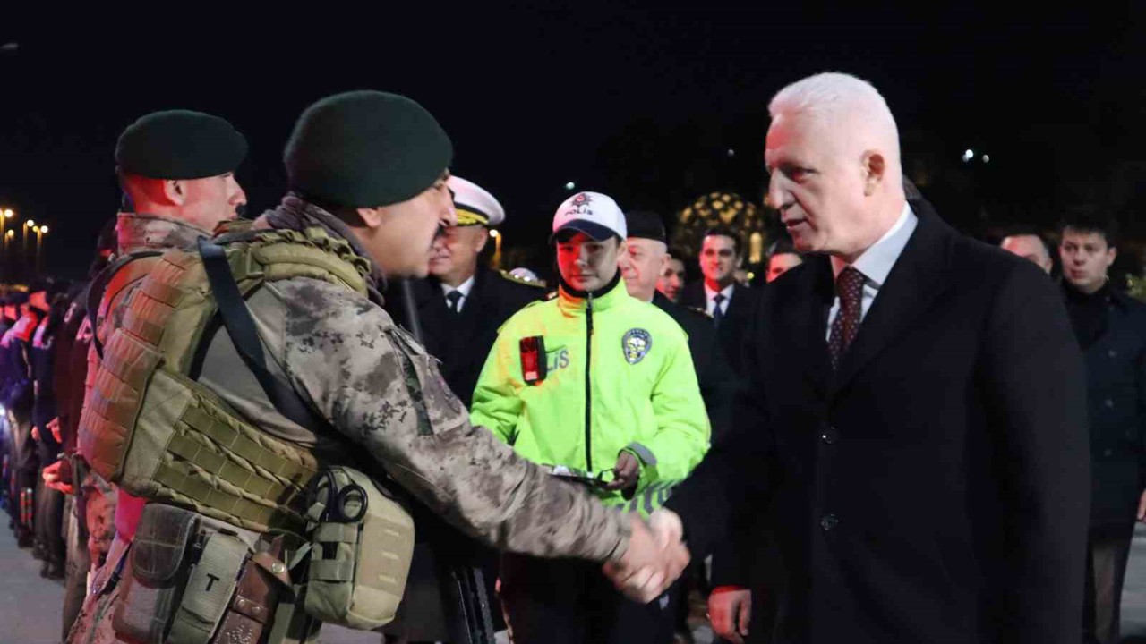 İstanbul Valisi Gül: "Hemşehrilerimizin huzur içinde yeni yıla girmesi için bütün tedbirleri aldık"
