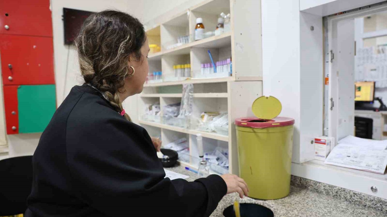 Sağlık çalışanları yeni yıla şifa dağıtarak giriyor
