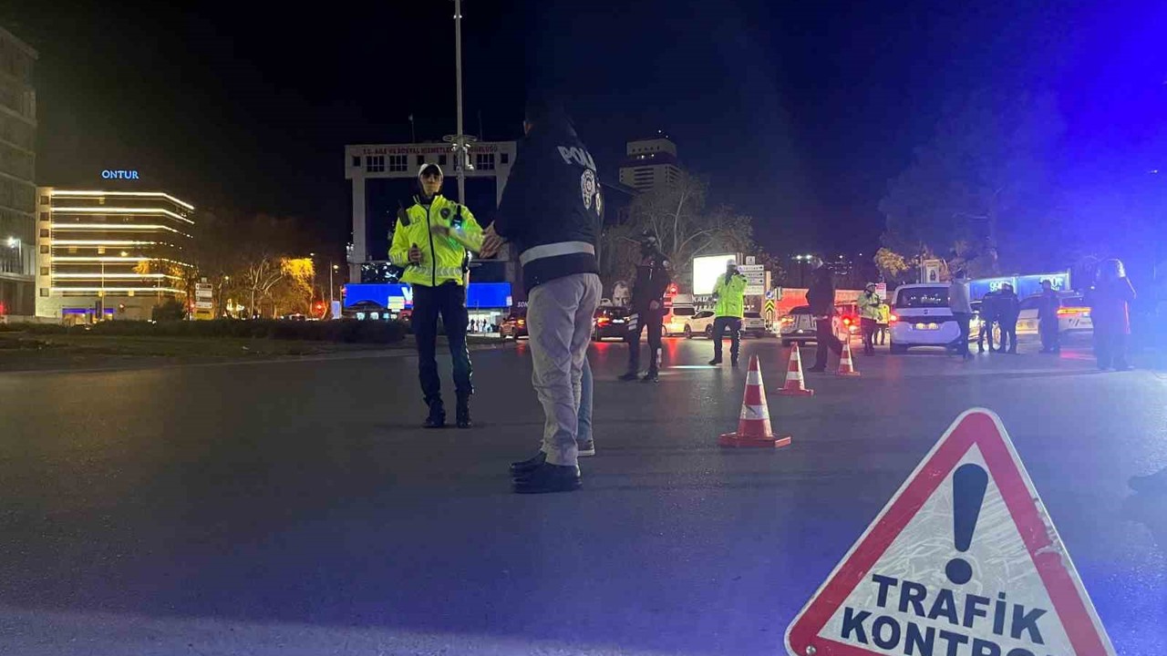 İzmir’de yeni yıl mesaisi: 13 bin personel sahada
