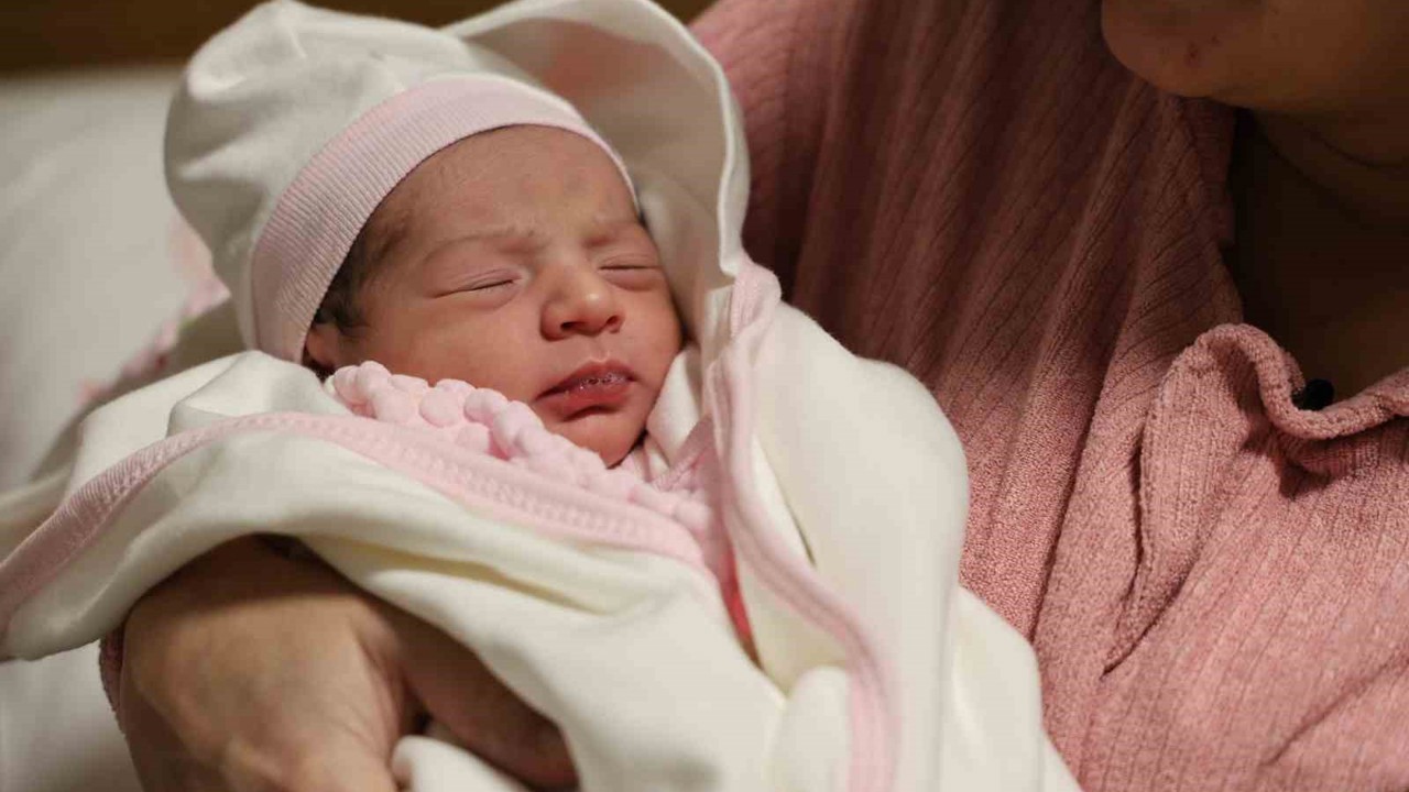 Elazığ’da yeni yılın ilk dakikalarında 4 bebek dünyaya geldi
