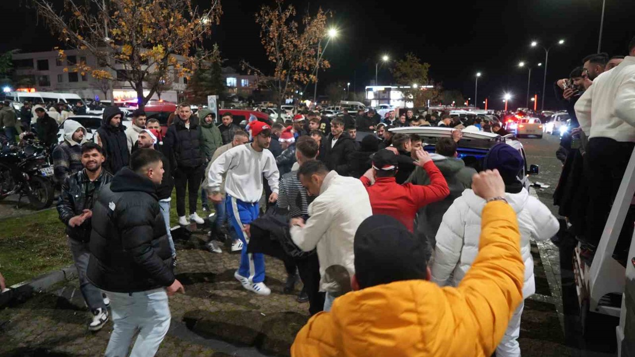 Samsun’da 2026 coşkusu: Yüzlerce kişi yeni yıla dans ve müzikle girdi
