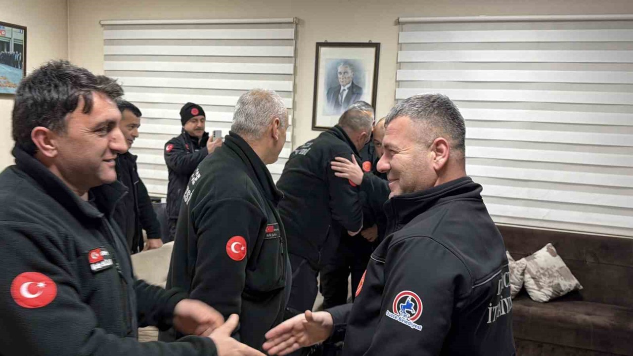 İtfaiyeciler ailelerinden uzakta yeni yıla girdi
