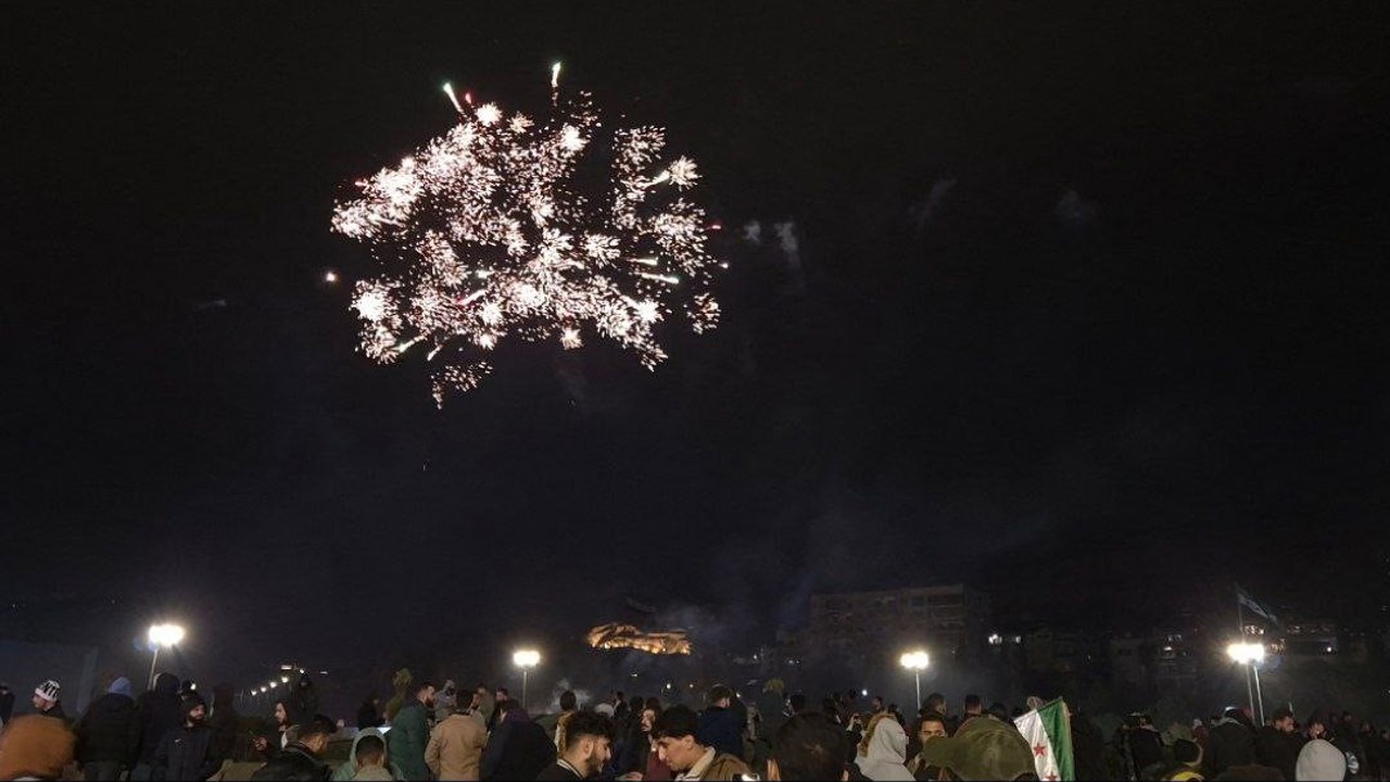 Suriyeliler Emevi Meydanı’nda 2026’ya coşkuyla girdi
