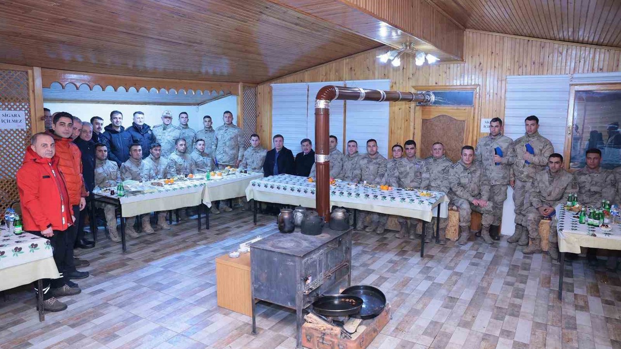 Vali Aydoğdu’dan Jandarma Komando Asayiş Bölüğü’ne yeni yıl ziyareti
