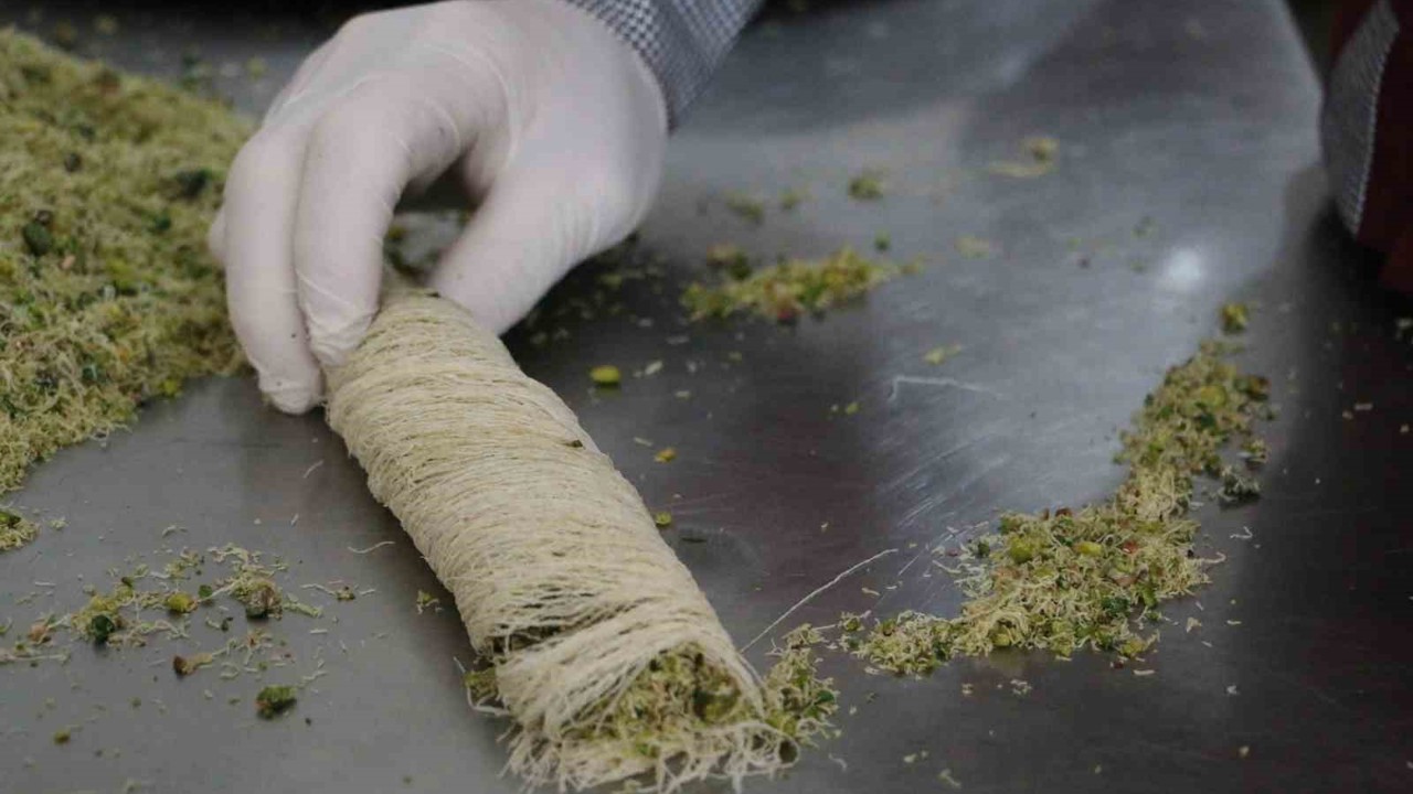 Diyarbakır’ın en ünlü tatlıcısı, bir yıl da 40 tona yakın tatlı sattı
