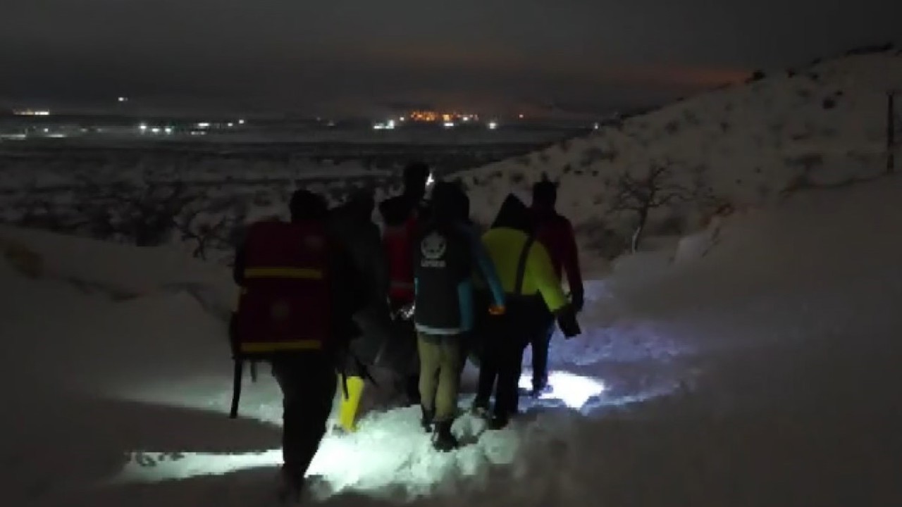UMKE, araçları kara saplanınca vakaya yürüyerek ulaştı
