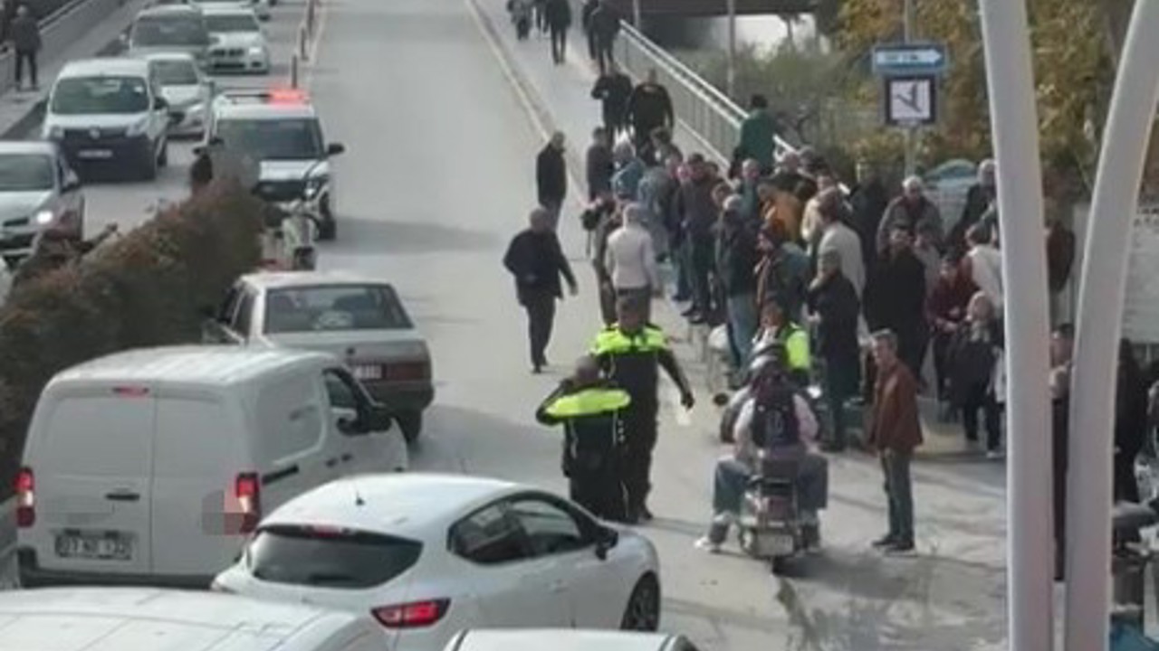 Ters yönden gelen motosiklete otomobil çarptı: 1 yaralı
