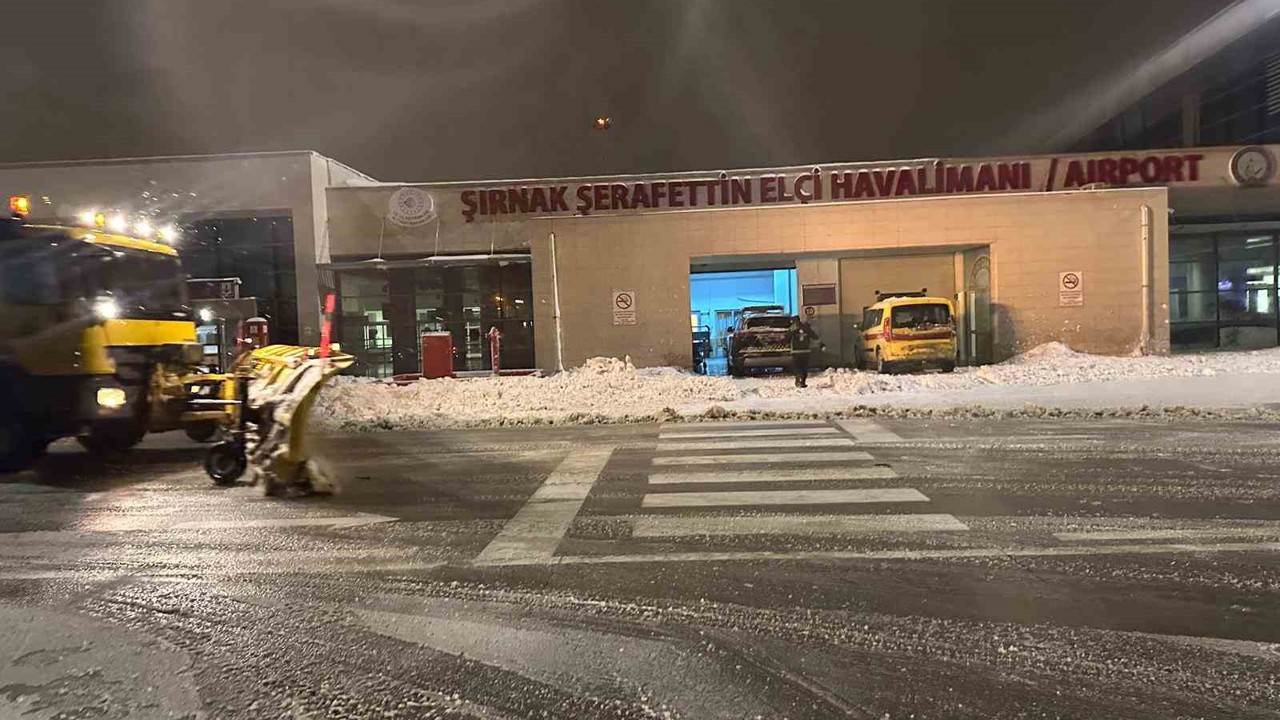 Şırnak Havalimanında 4 uçak seferi iptal edildi
