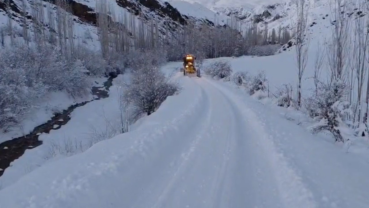 Kars’ta 130 köy yolu ulaşıma kapandı
