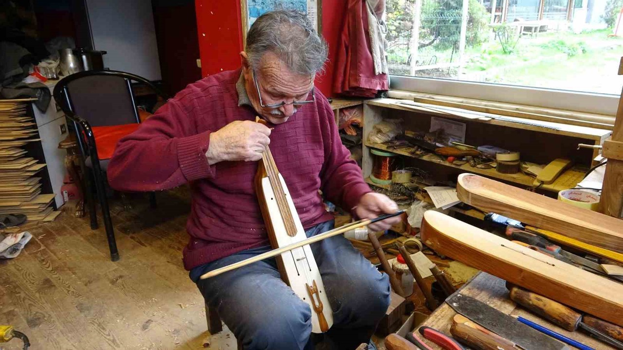 Kemençenin en yaşlı ustalarından
