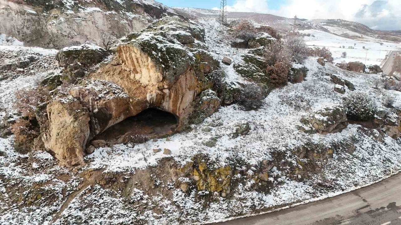 Yolcuların dinlendiği Kara Mağara’nın ismi değişse de izleri kaldı
