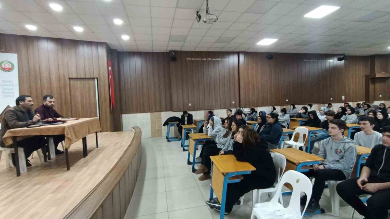 Emet AİHL’de "Kariyer Söyleşisi" düzenlendi
