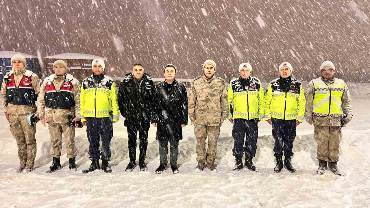 Patnos’ta güvenlik güçlerine yeni yıl ziyareti
