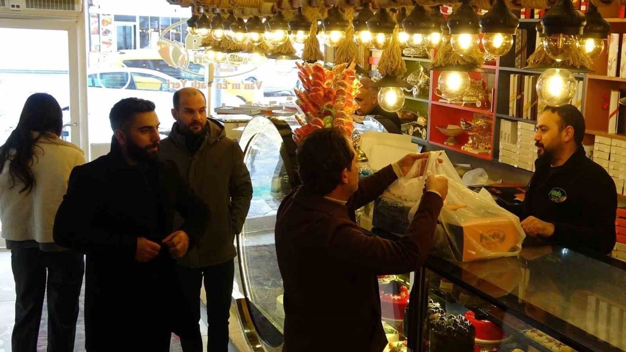 Van’da 1 Ocak doğum günü telaşı: Pastaneler için yılın en yoğun günü
