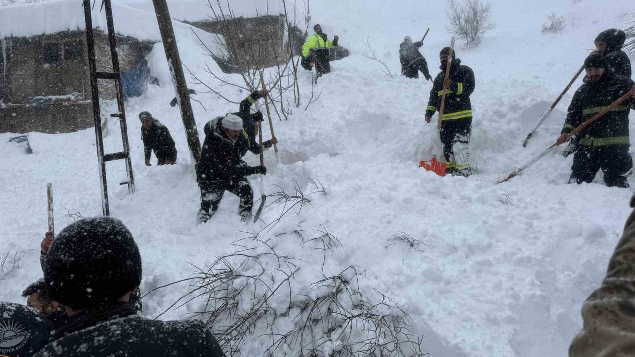 Çatak’ta çığ faciası: Kayıp kadın kurtarıldı
