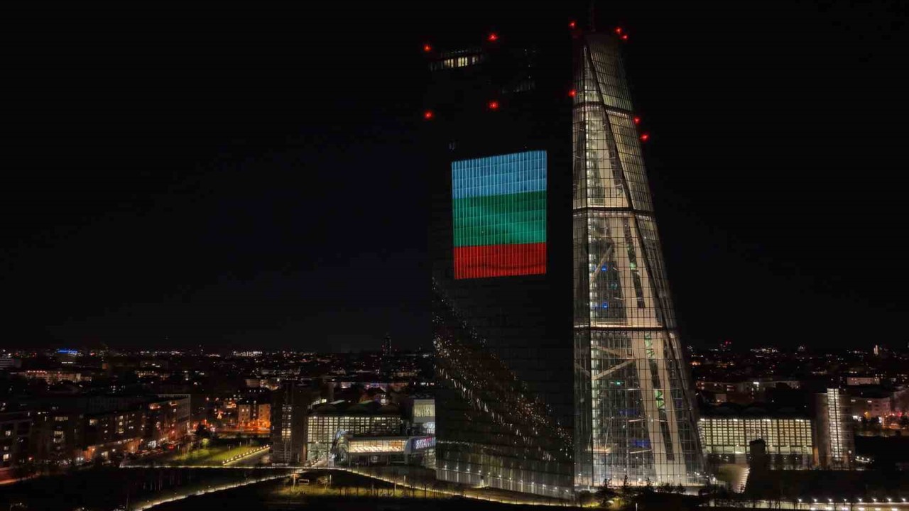 Bulgaristan, 20 sene sonra yılbaşı itibarıyla euroya geçti
