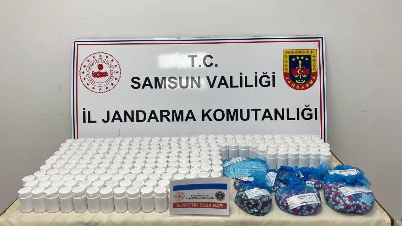 17 yaşındaki çocuk 24 bin 500 adet uyuşturucu hapla yakalandı
