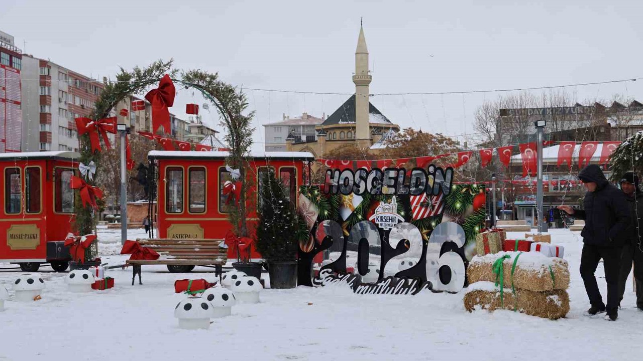 Kırşehir’de yeni yılın ilk günü meydan soğuk havaya teslim oldu
