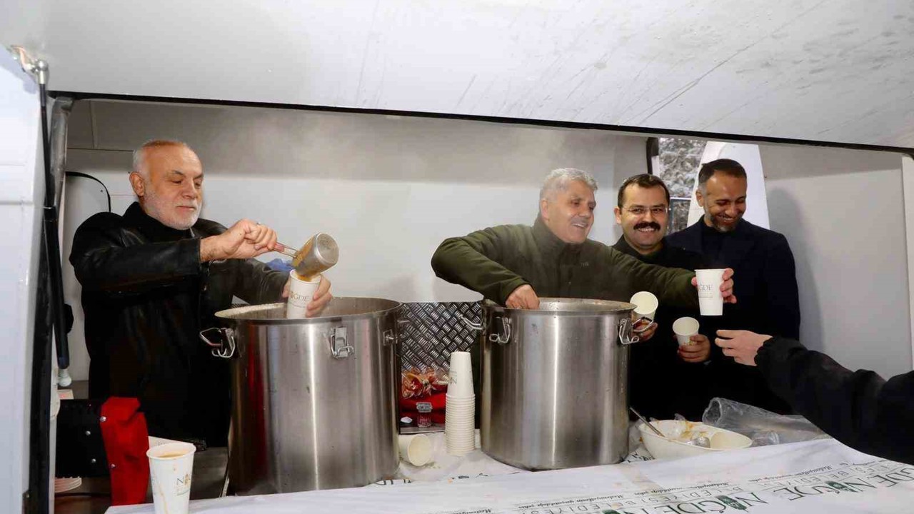 Yeni yılın ilk sabahında namazda buluştular
