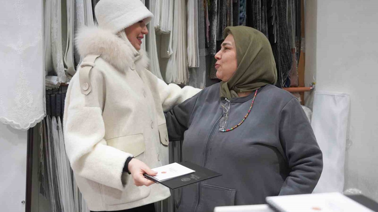 Başkan Subaşı yeni yılın ilk gününde esnaf ve vatandaşların yeni yıllarını kutladı
