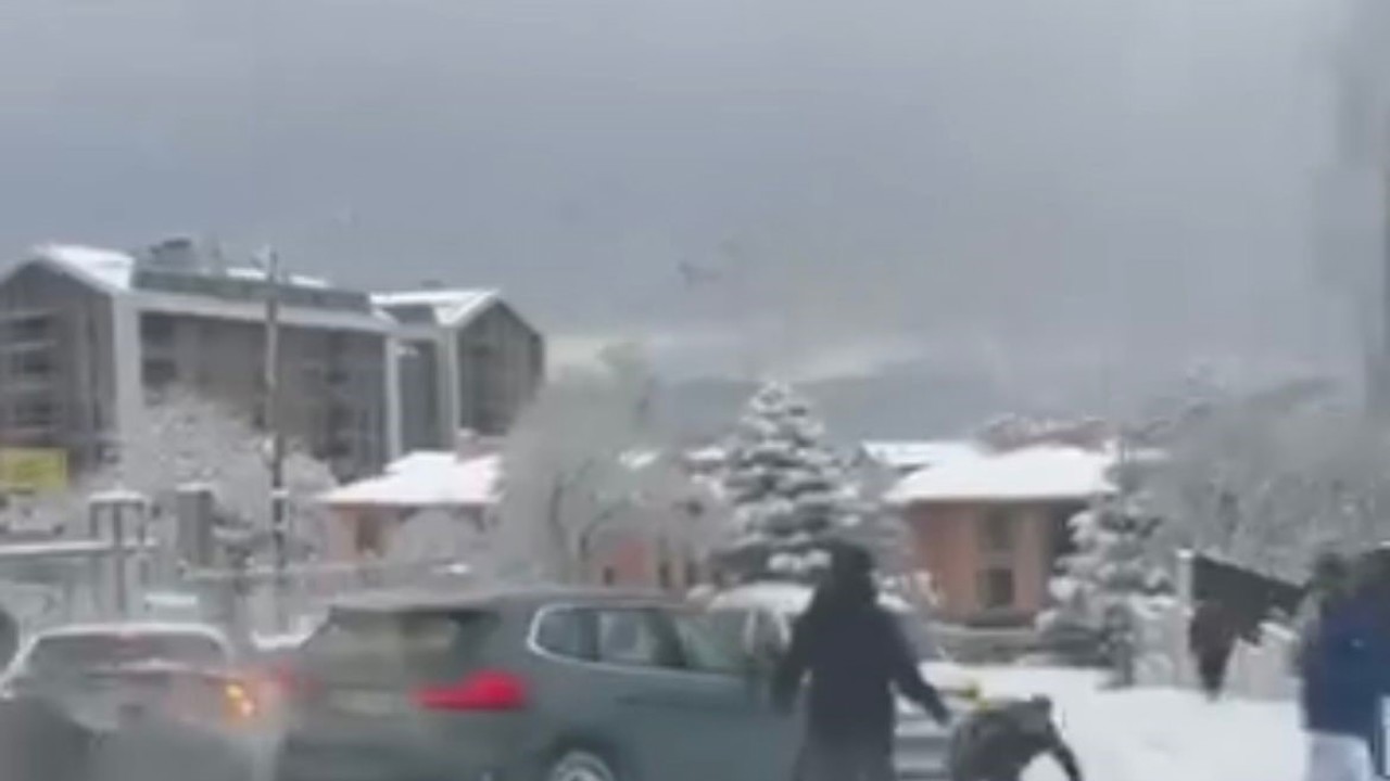 Bursa’da korku dolu anlar: Kayan araç vatandaşların arasına daldı
