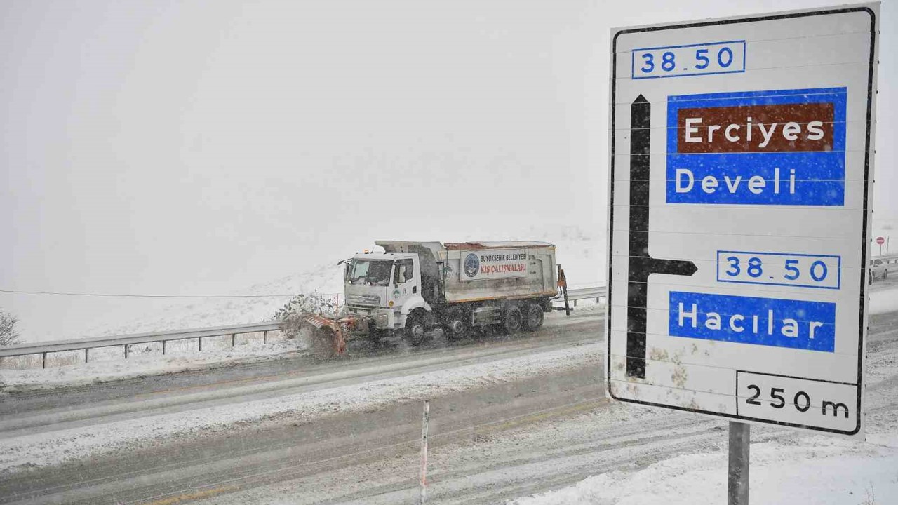 Kayseri’de 137 mahalle yolu kapalı
