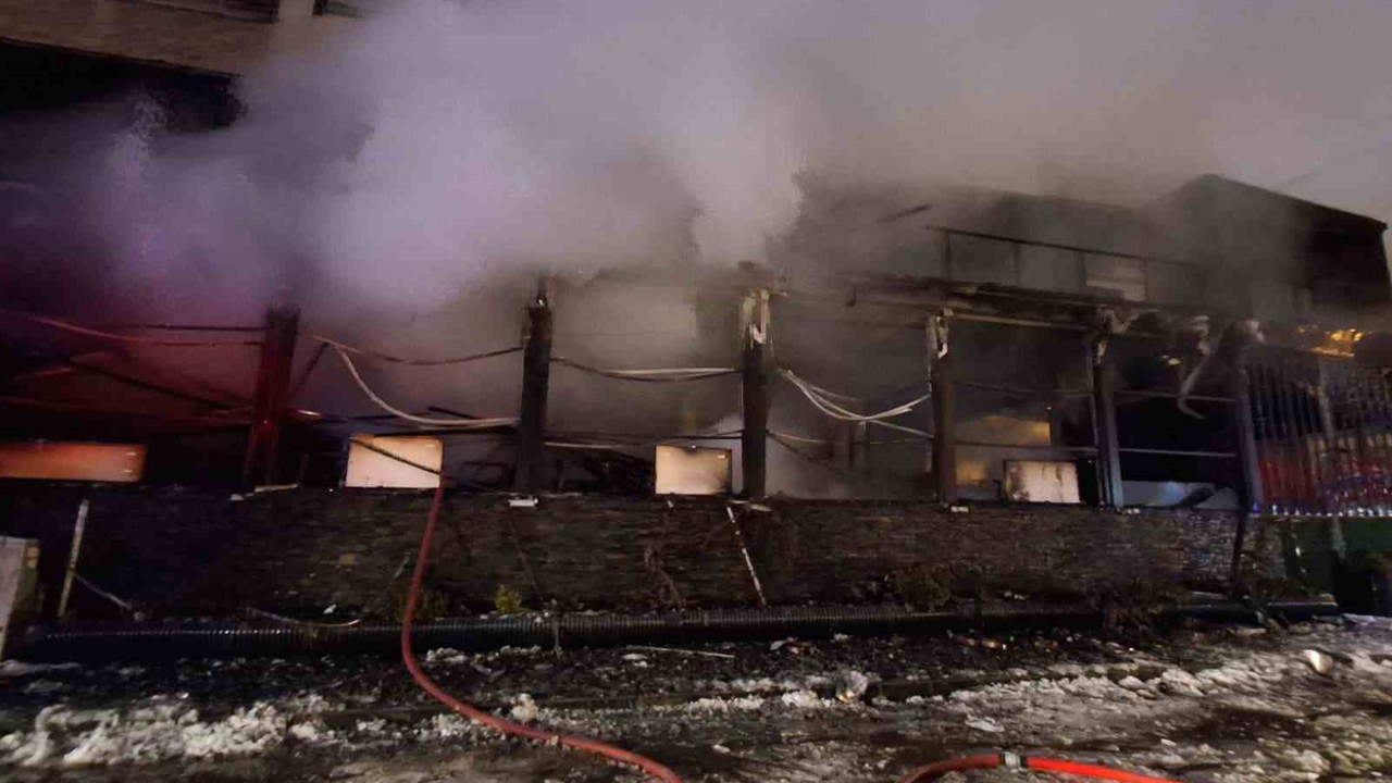 Batman’da kafe yangını: İş yeri kullanılamaz hale geldi
