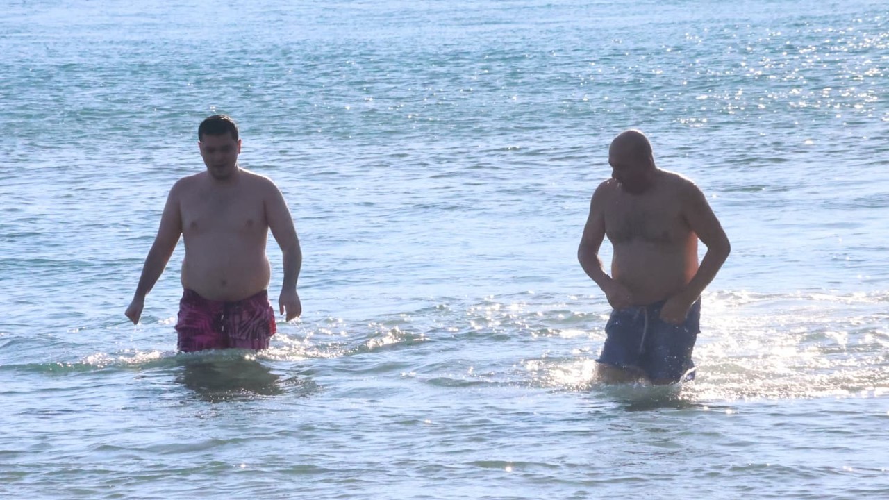 Yılın ilk gününü denizde karşıladılar
