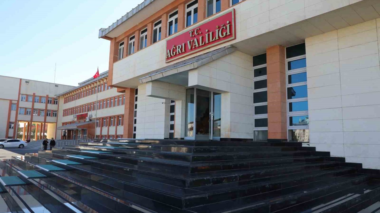 Ağrı’da eğitime kar engeli
