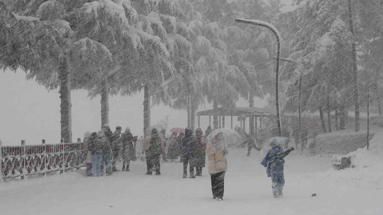 Ordu’da yeni yılın ilk kar yağışı etkili oldu
