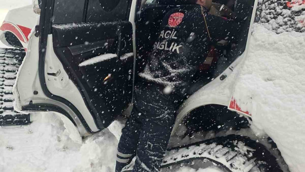 Yoğun kar yağışında sağlık hizmetleri durmadı
