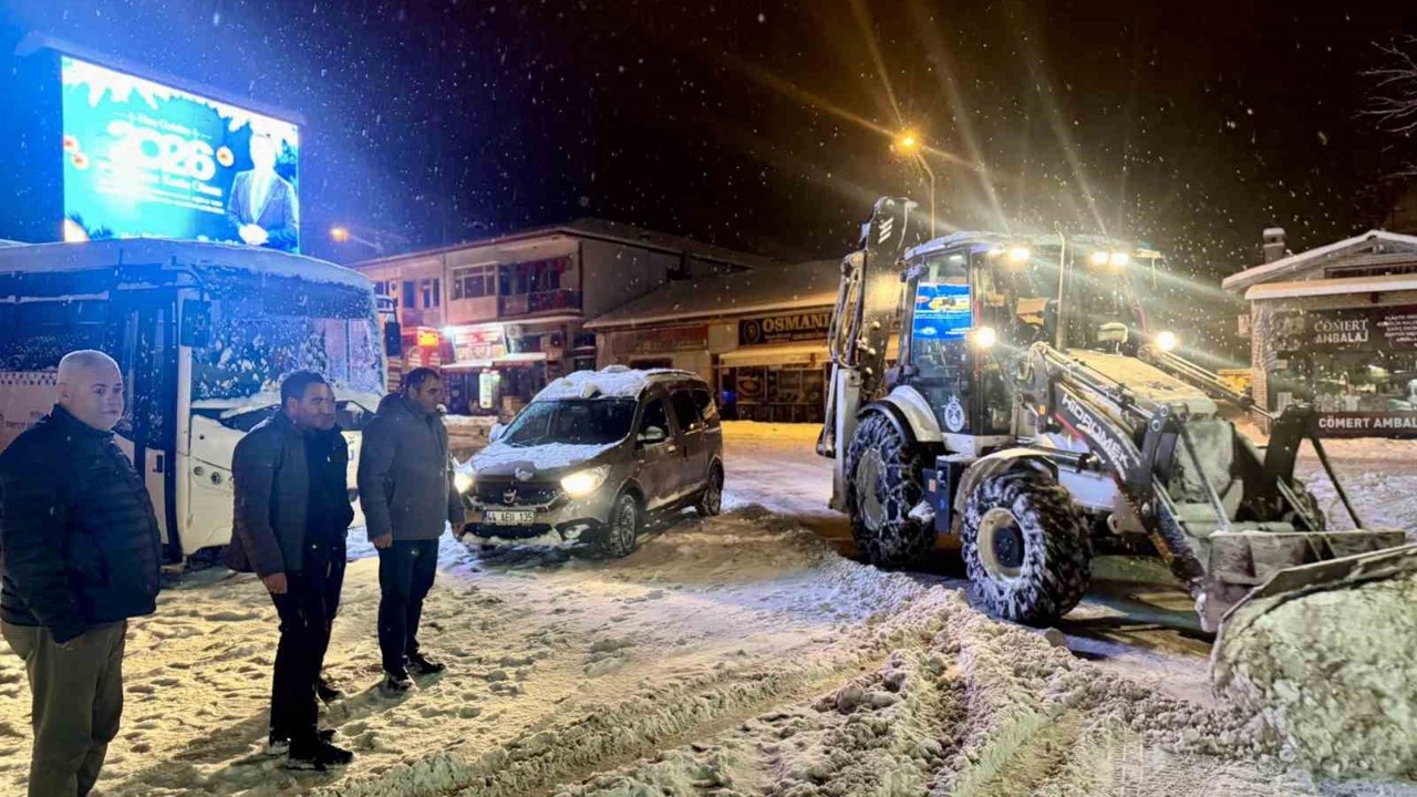 Akçadağ Belediyesi’nin kar mesaisi sürüyor
