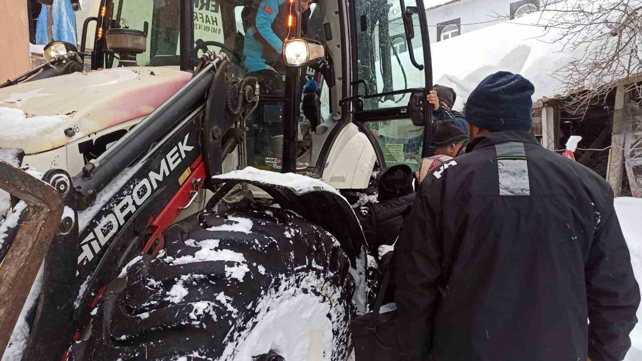 UMKE ekipleri iki hastayı hastaneye ulaştırdı
