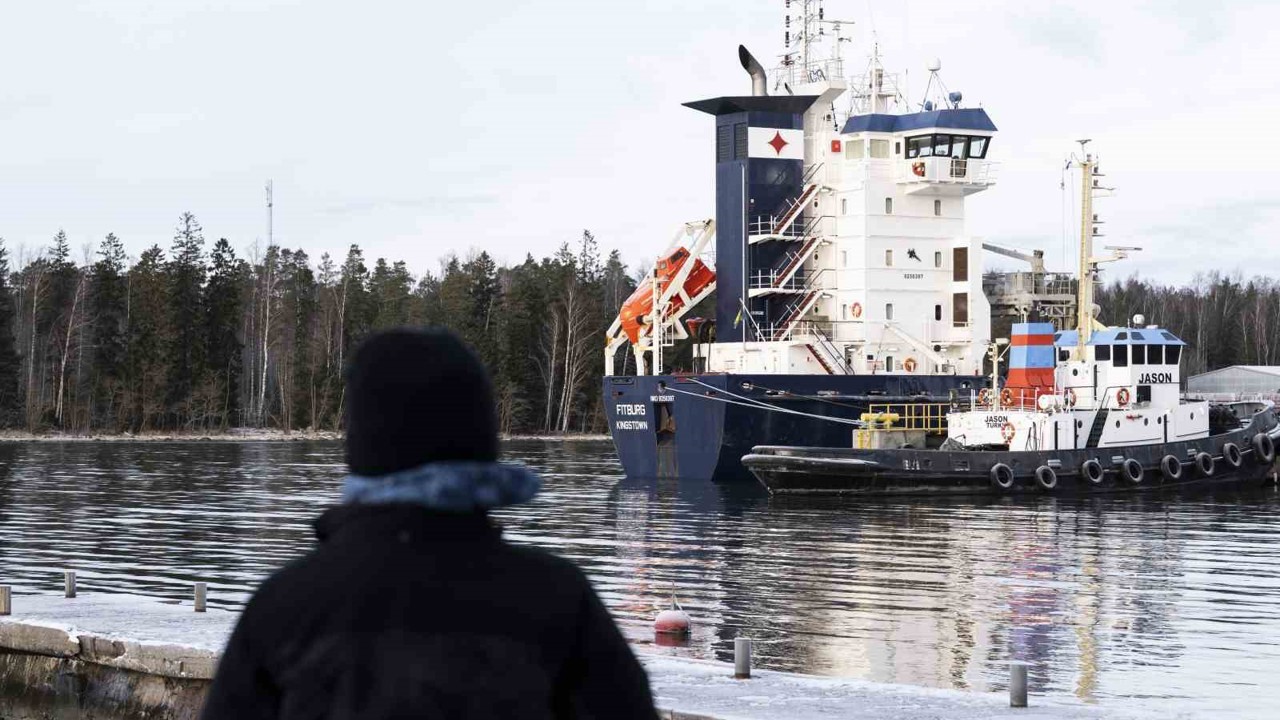 Finlandiya, Baltık Denizi’nde iletişim kablolarına sabotaj şüphesiyle bir gemiye el koydu
