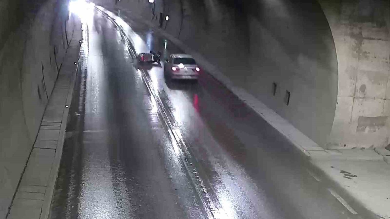 Sollamaya çalıştığı otomobilin önüne düştü, ezilmekten son anda kurtuldu
