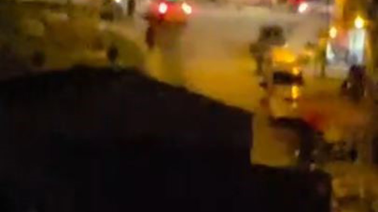 Arnavutköy’de elektrik kabloları patlayarak yandı
