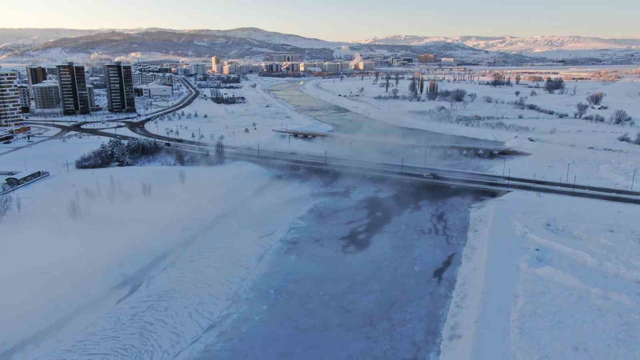 Sivas’ta termometreler eksi 19 dereceyi gösterdi
