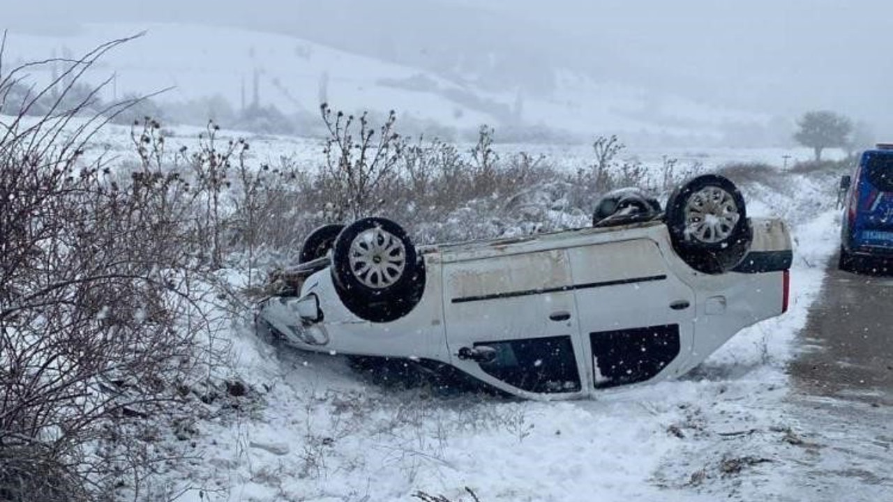Kontrolde çıkan araç takla attı, sürücüsü yaralandı
