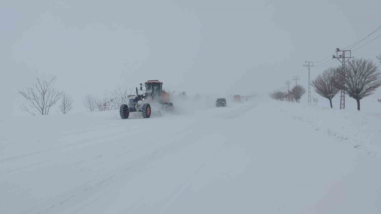 Kurubaş Geçidi ulaşıma açıldı
