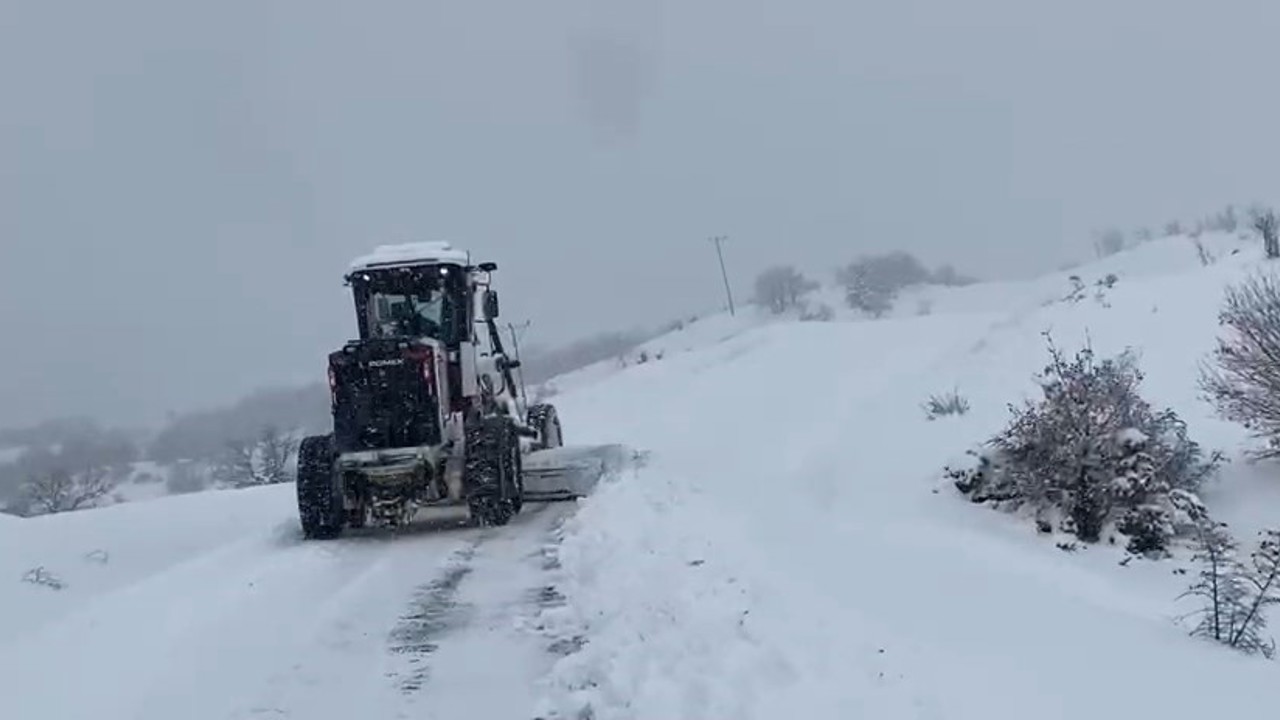 Elazığ’da 407 köy yolunda çalışmalar sürüyor
