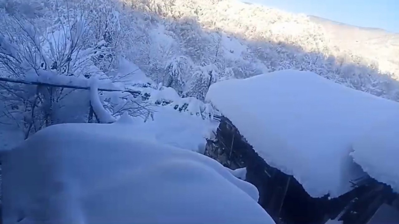 Karabük’te köylerde kar kalınlığı 1.5 metreyi aştı
