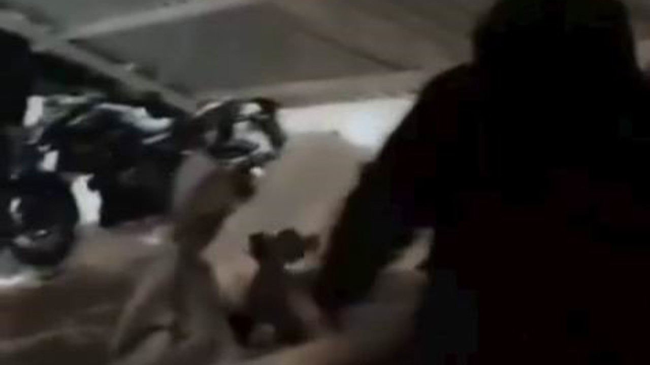 Dicle Üniversitesi’ndeki yurdun otopark çatısı çöktü
