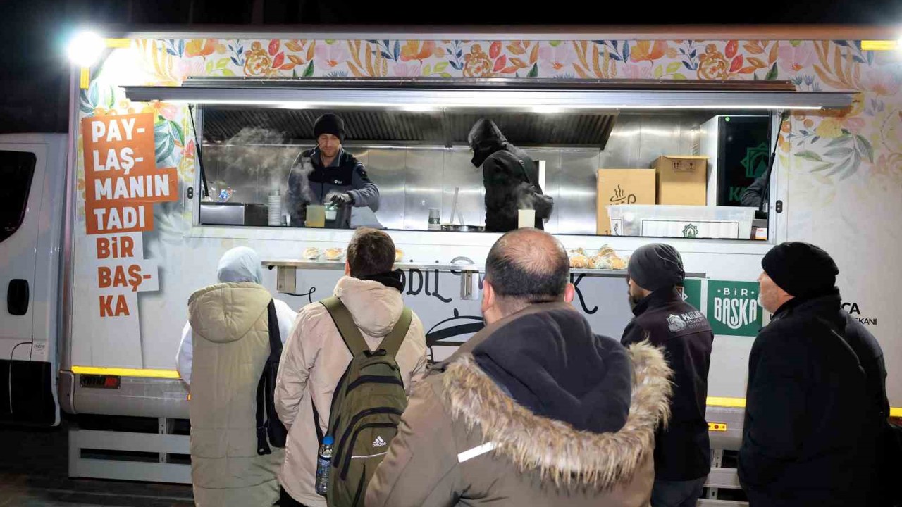 Karatay Belediyesi’nin sıcak çorba geleneği devam ediyor
