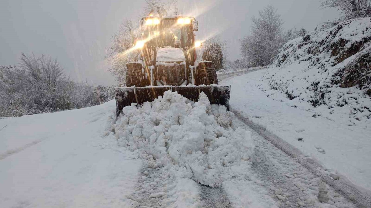 Ordu’da karla mücadele: Kardan kapanan 510 mahalle yolu ulaşıma açıldı
