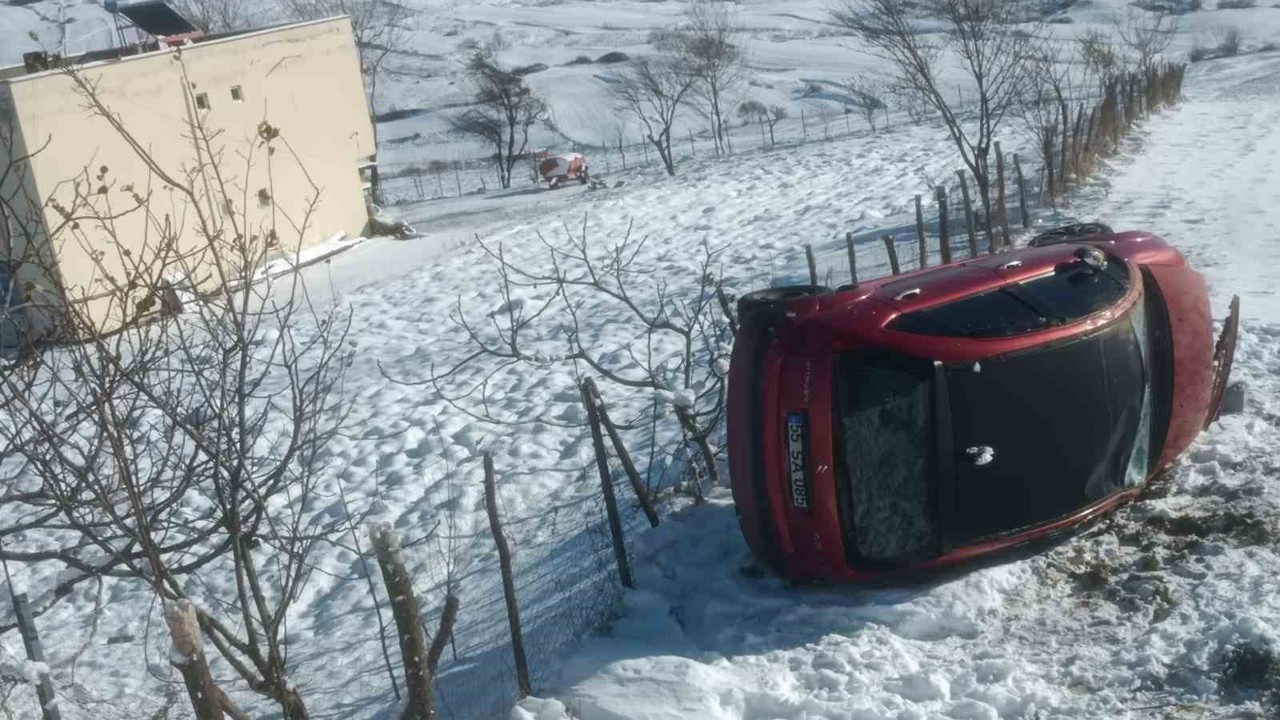 Samsun’da otomobil tarlaya yuvarlandı: 3 yaralı
