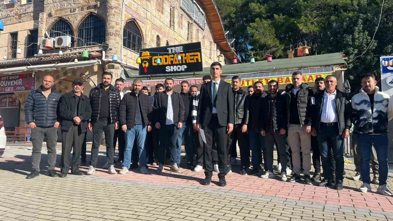 Yol ve kavşak düzenlemesinde ’müşteri kaybı’ endişesi esnafı sokağa döktü
