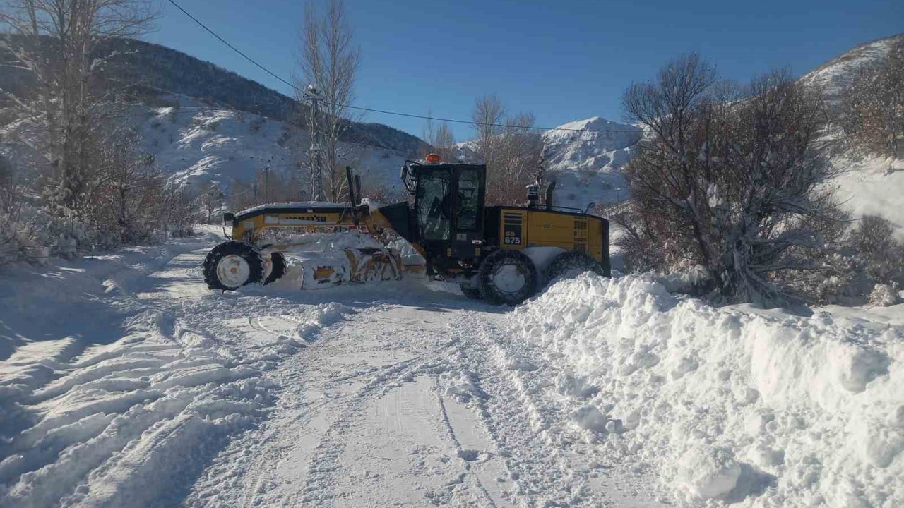 Tunceli’de 138 köy yolu ulaşıma açıldı, 160 köy yolunda çalışmalar sürüyor
