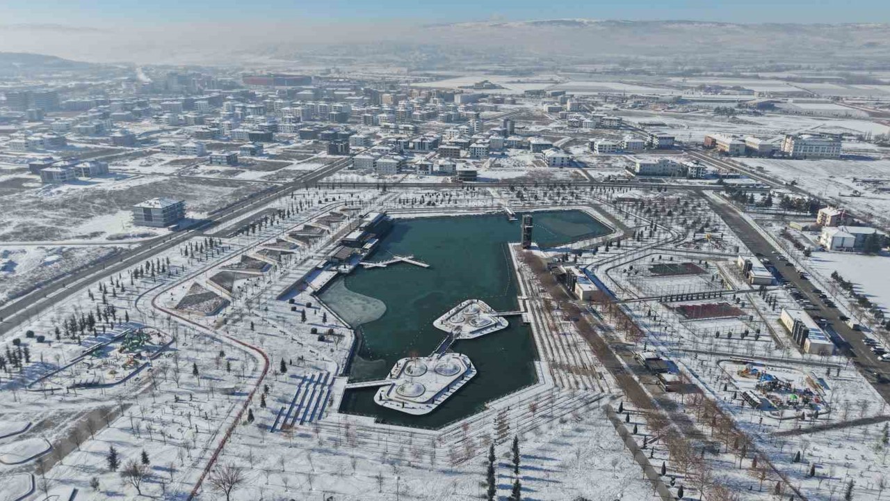 Çorum’da kar kartpostallık görüntüler oluşturdu
