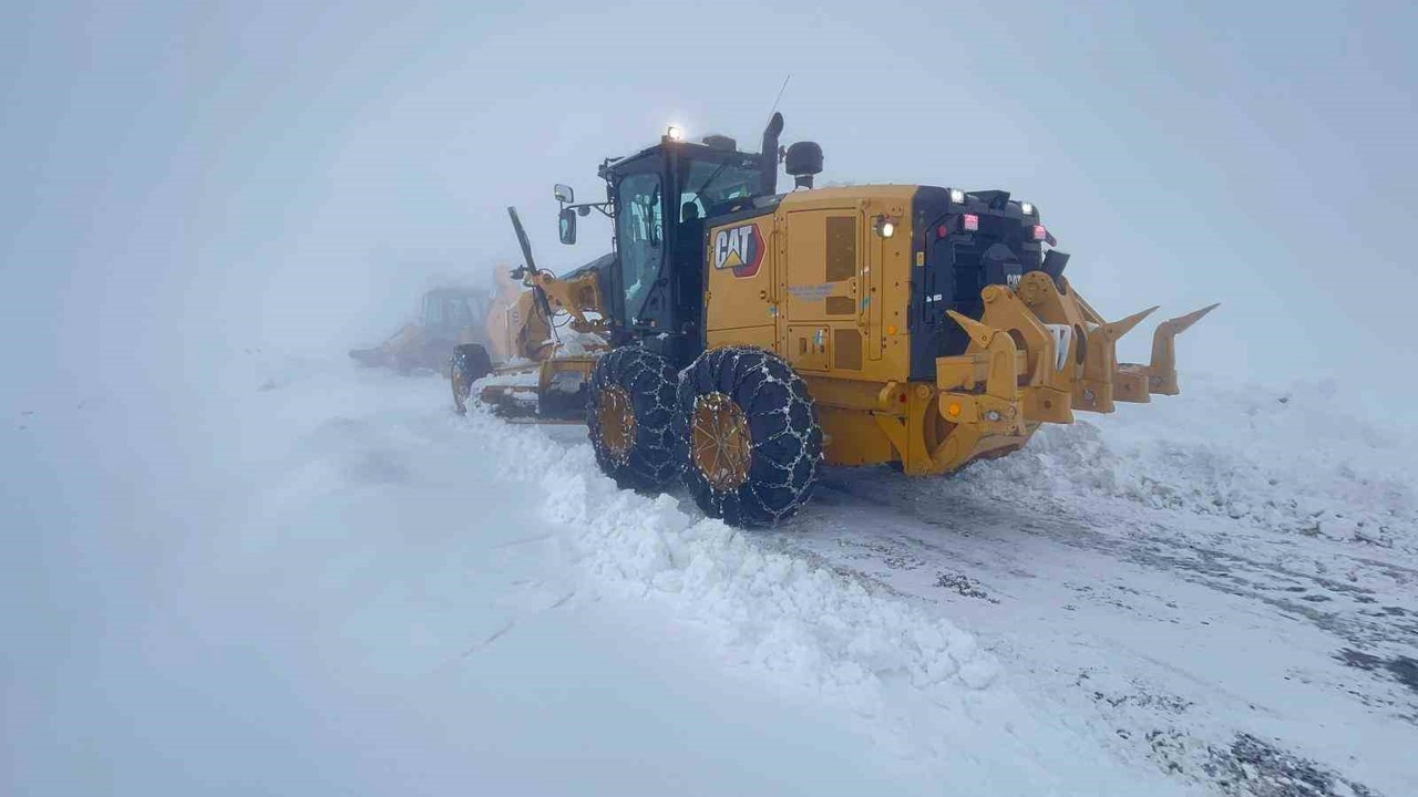Siirt’te 14 köy yolu ulaşıma açıldı
