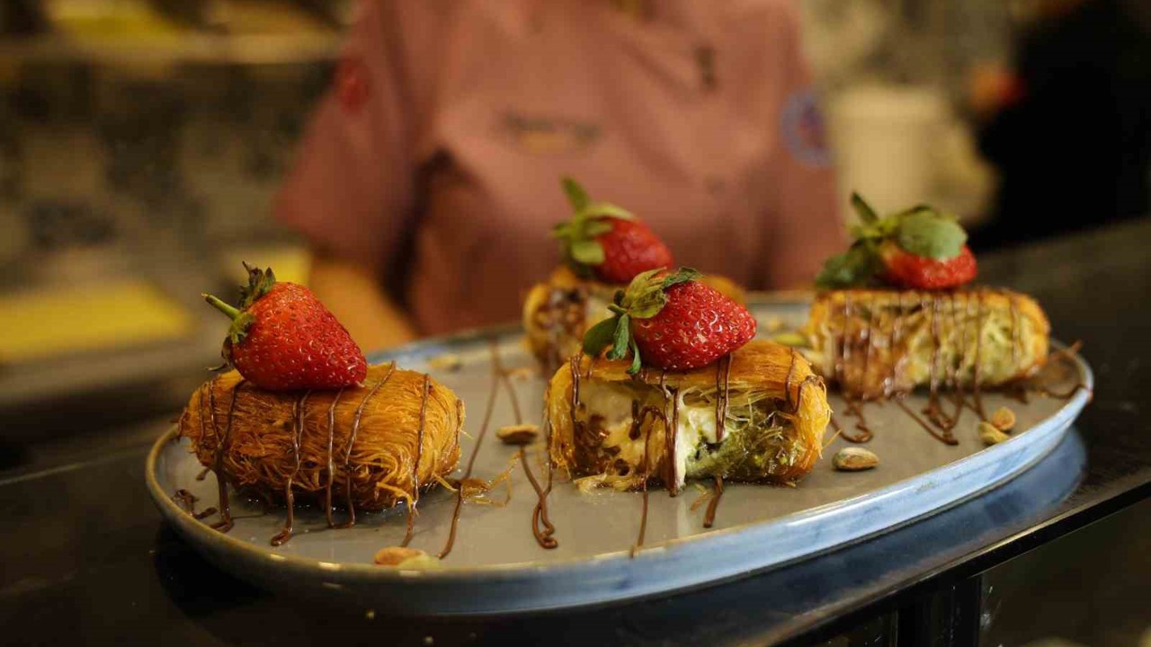 Bu da ‘Çikolatalı Kaymaklı Kadayıf Sarma’
